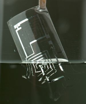 Транзиентная электроника: биосовместимые устройства, растворяющиеся внутри тела